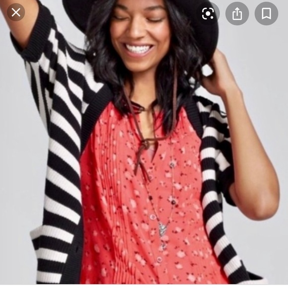 Cabi Blossom Coral Pin Tuck Blouse - Picture 2 of 7